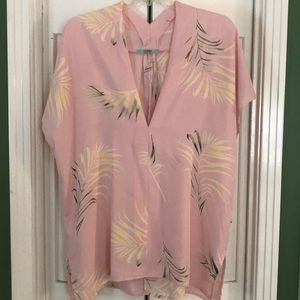 Karlie V-neck tunic size small